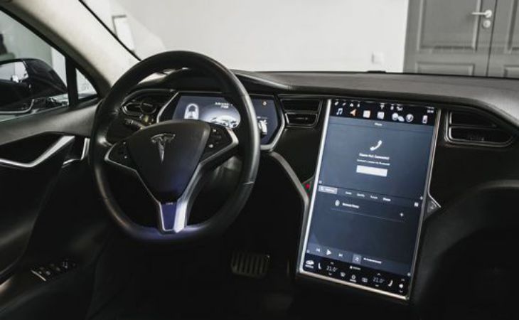 Маск планирует запустить службу беспилотного такси Tesla