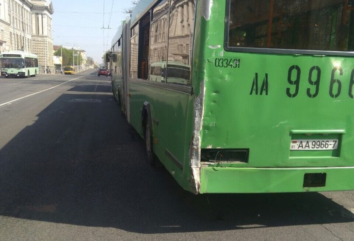 В Минске пьяный водитель врезался в автобус