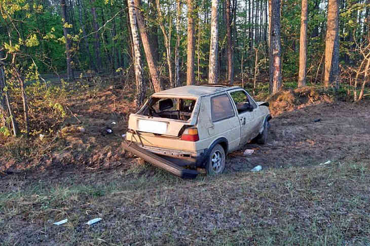 В Октябрьском районе водитель совершил ДТП с двумя пострадавшими и скрылся. Его ищут