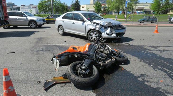  Легковушка и мотоцикл столкнулись в Минске на пр. Дзержинского