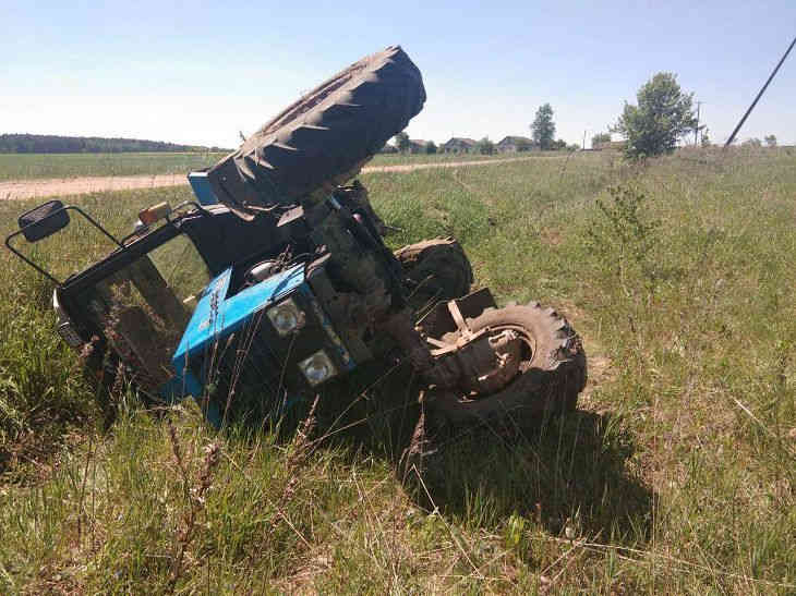 Под Быховом тракторист перевернулся и попал в больницу 