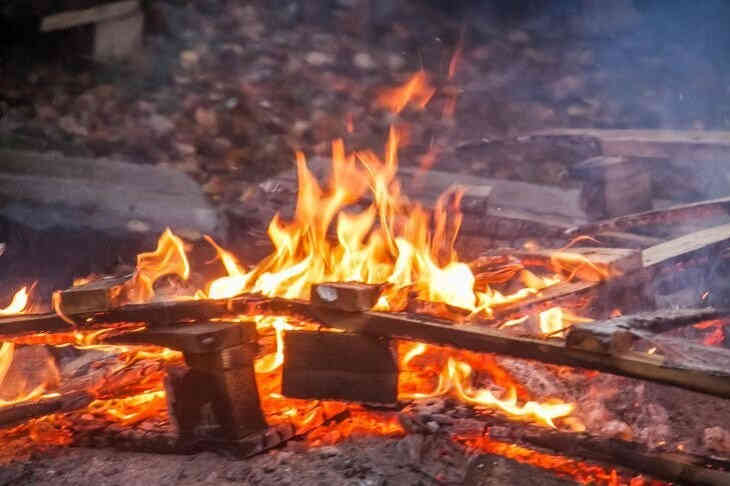 Огонь уничтожил дом. Пенсионер погиб на пожаре в Столинском районе