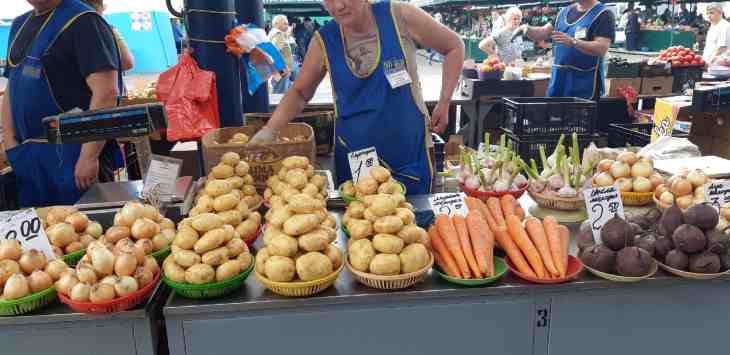 Базар минск. Рынок Минска продуктовый. Продуктовая ярмарка в Минске. Новогрудок рынок продуктовый. Минск Комаровский рынок ПК Мотоль фирменный магазин-.