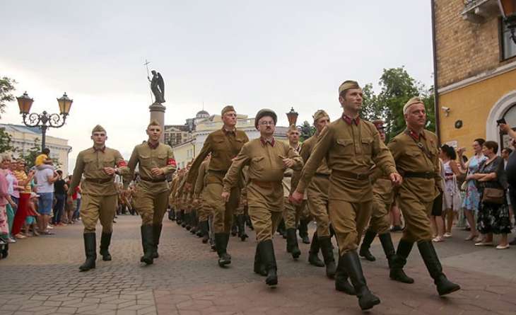 Атмосферу последнего мирного дня 1941 года воссоздали в Бресте