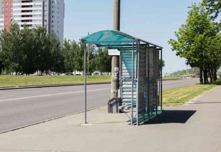 На остановке на Партизанском проспекте задержали обнаженного мужчину