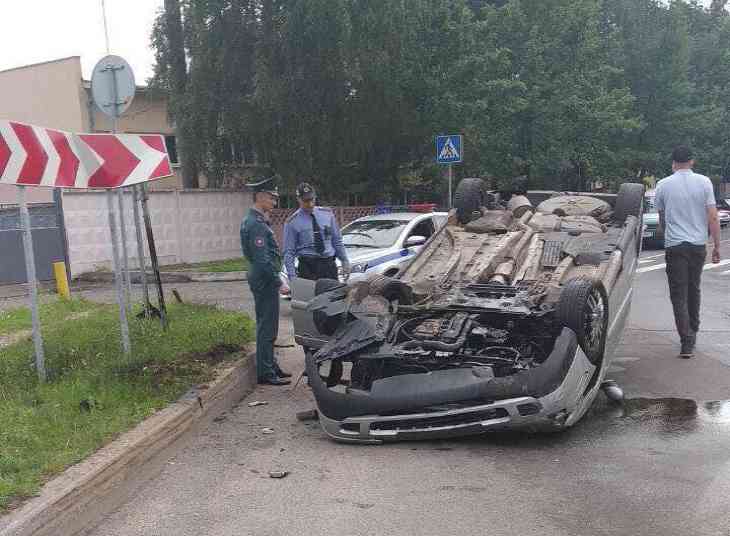 В Минске на дороге перевернулся Citroen. Водитель был пьян