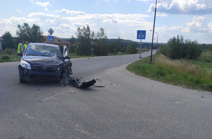 Под Гродно мотоциклист с ребенком-пассажиром врезался в легковушку. Они в больнице