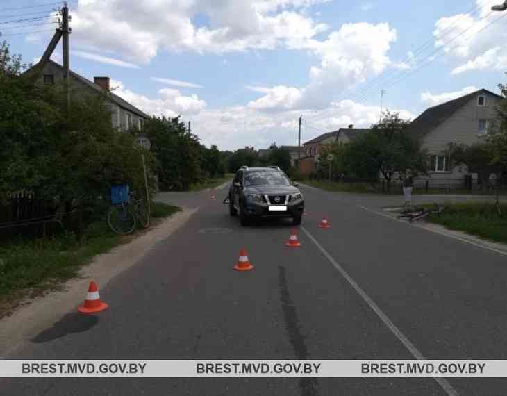 В Кобрине дама на авто задавила даму на велосипеде