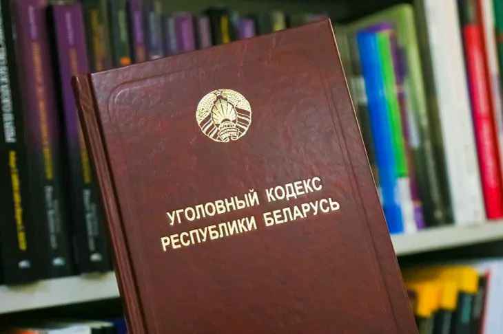 В Сморгони мужчина угрожал прохожим пневматическим пистолетом