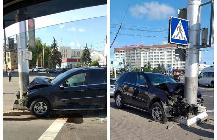 В центре Гомеля Mercedes-Benz влетел в столб