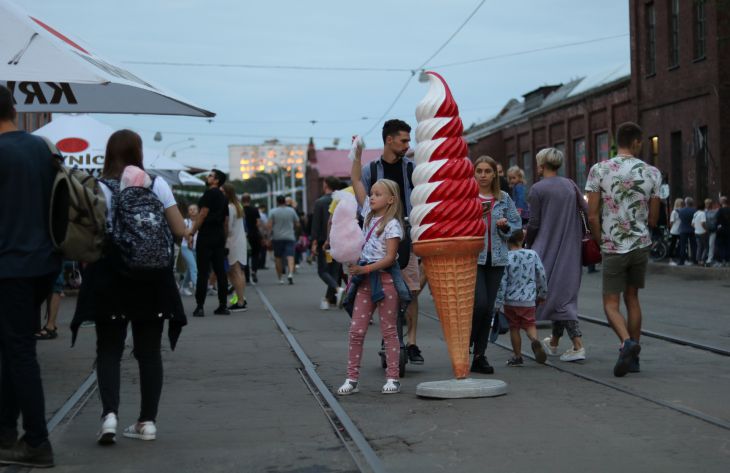 Бразильские танцы и атмосфера карнавала в Минске. Фоторепортаж с закрытия фестиваля Vulica Brazil