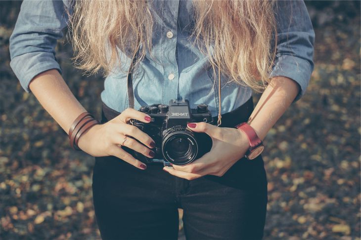 «Всегда нужно иметь какую-то смежную профессию». Белорусский фотограф о доходах, затратах на обучение и секретах позирования