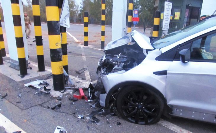 Украинец на автомобиле решил штурмом прорваться в Беларусь: разбита машина и оборудование
