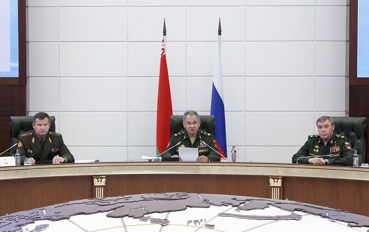 Шойгу: Россия и Беларусь принимают меры в ответ на активность НАТО у границ Союзного государства