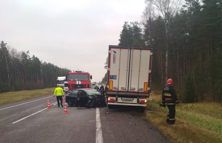 В Лепельском районе легковушка протаранила автомобиль. Жертвами стали три человека