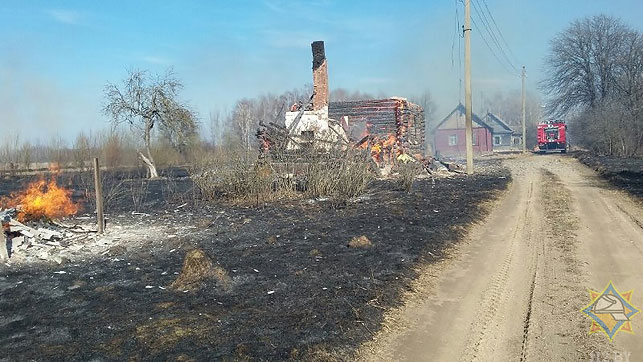  В Шумилинском районе при выжигании травы сгорели два дома и сарай