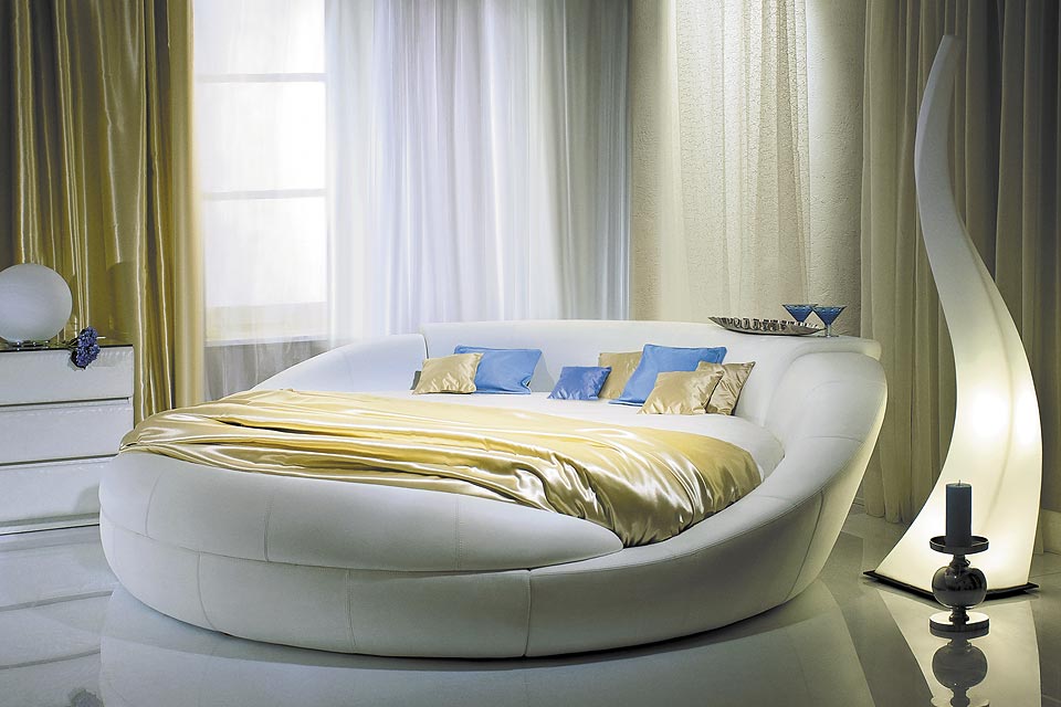 Интерьер для спальни с круглой кроватью