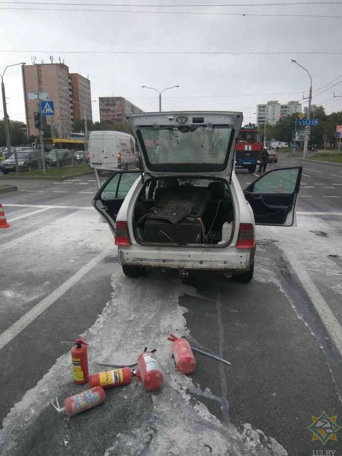 В Минске во время движения загорелся Mercedes