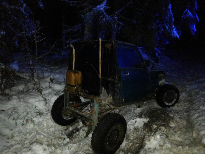 Посмотрите, на чем двое пьяных парней поехали на новогоднюю дискотеку в Минской области