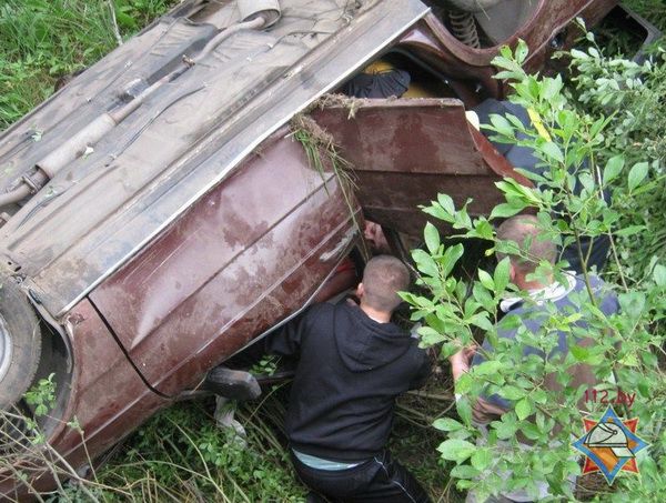 В Полоцком районе «Ауди-80» съехала в кювет и перевернулась