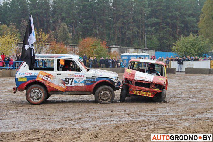 В Гродно впервые прошли бои автогладиаторов