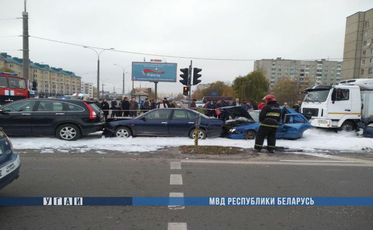 Страшное ДТП в Бресте: столкнулись 4 легковушки и грузовик