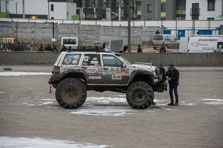 «Горячий лед»: Зимние автогонки открыли сезон-2018