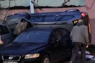 В ГАИ Минска рассказали, как BMW X5 упал с одной парковки на другую