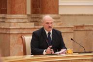 Лукашенко: «Те, кто финансируется на деньги российских олигархов, ведут к власти эту отмороженную радикальную оппозицию»