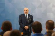 Лукашенко рассказал о находящихся на изоляции 10 тыс. человек в Минске