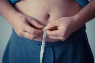 Перечислены 7 токсинов, способствующих увеличению веса