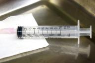 Минздрав назвал сроки вакцинации от коронавируса людей из группы риска