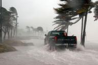 Режим ЧС ввели во Флориде из-за надвигающегося урагана
