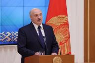 Лукашенко: Я отдаю себе отчет, что мы небогато живем. Но мы же не нищие