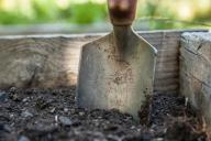 Храните ручной садовый инвентарь правильно, чтобы он служил долго