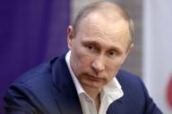 Путин объяснил, почему учителя и уборщицы в России получают одинаковые зарплаты    