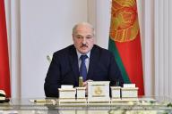 Лукашенко: Некоторые супермаркеты отказывались брать белорусские товары. Это надо выжигать каленым железом