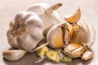 Storing garlic