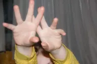 Детские руки