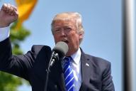 Дональд Трамп собирается победить ВИЧ в США за 10 лет