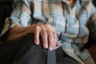 Медики: Пожилые мужчины часто не проходят лечение остеопороза