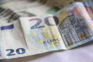 Торги валютой 31 мая. Доллар и евро растут