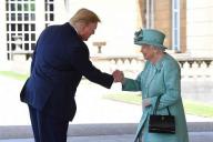  «Отмороженный неудачник». Трамп обозвал мэра Лондона перед обедом с королевой 