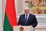 «Отнеситесь по-человечески к людям»: Лукашенко поручил обеспечить своевременную выплату и рост зарплаты в регионах