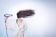 Как сушить волосы феном: 5 полезных советов
