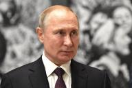 Путин уволил одиннадцать генералов СК, МВД и МЧС